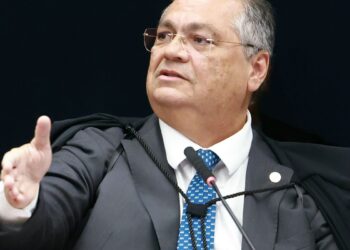 Dino nega pedido de soltura de Deolane Bezerra