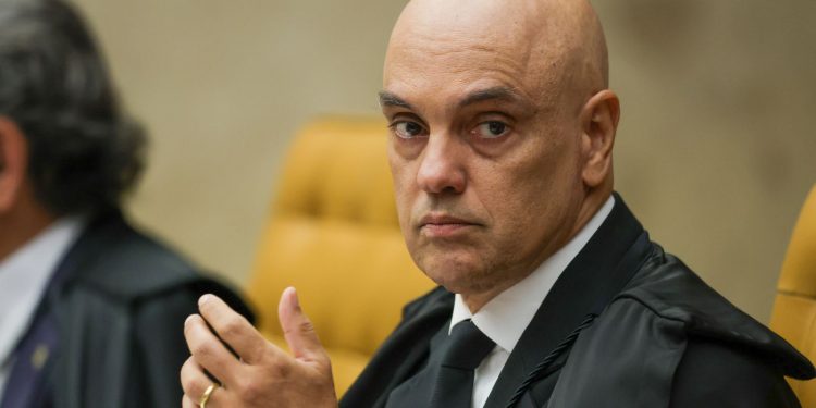 Fachin autoriza AGU a defender Moraes em processo nos EUA